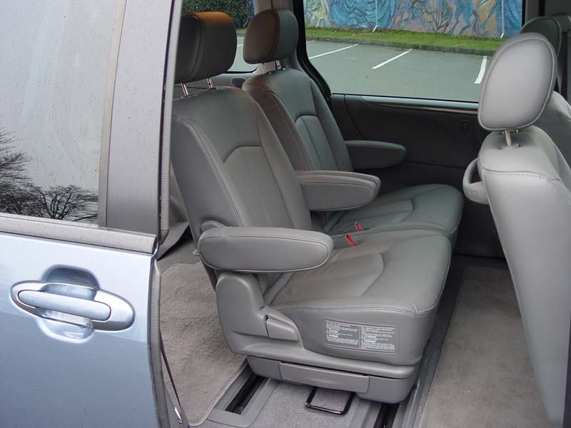  CanadianDriver » Mazda » Test Drive: 2004 Mazda MPV GT car interior 